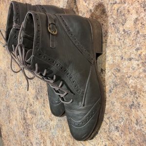 Women's lace up boots